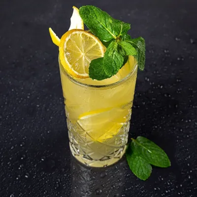 Limonada con hierbabuena